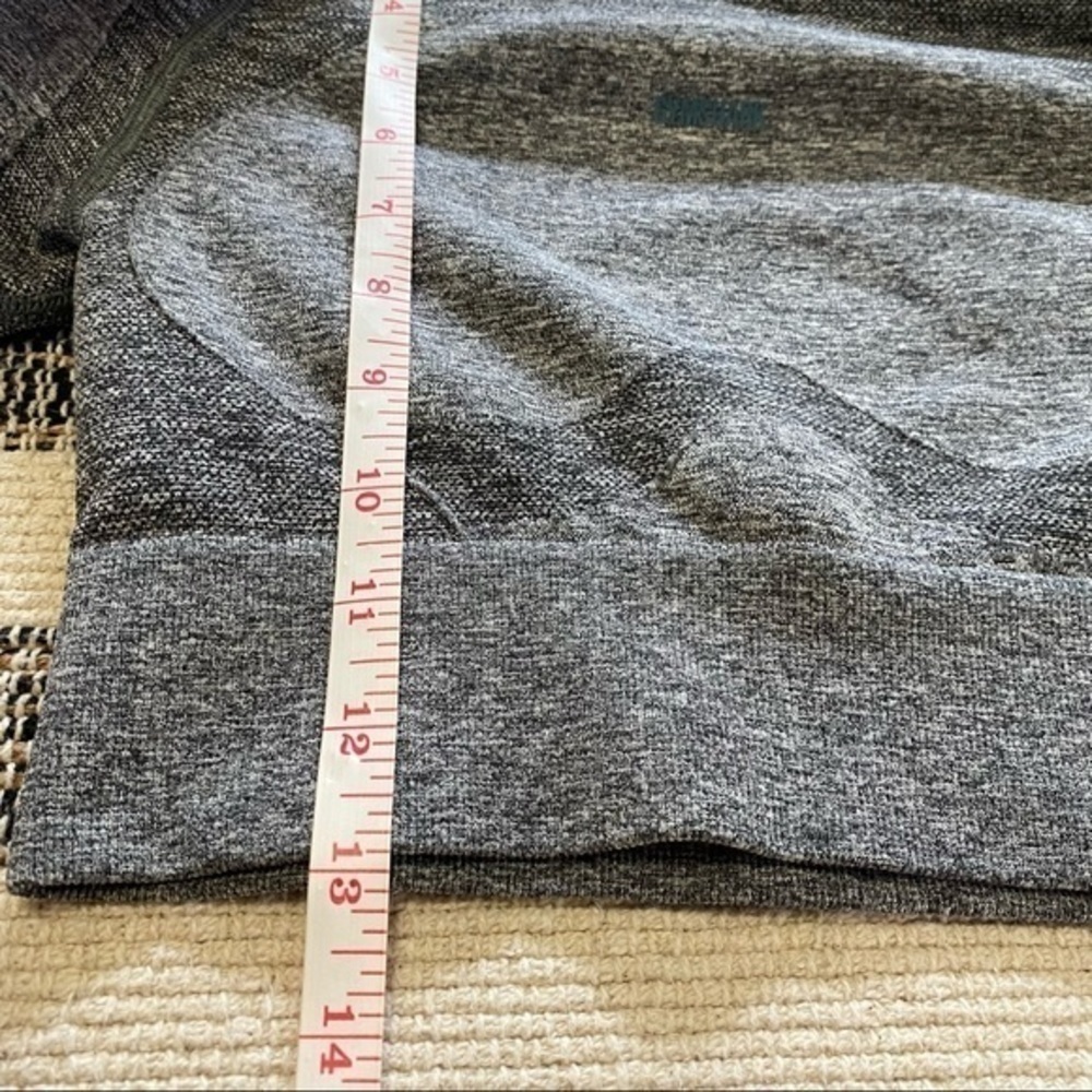 Gymshark Gray Flex Sports Long Sleeve Athletic Cutout Crop Top Small - Picture 13 of 14